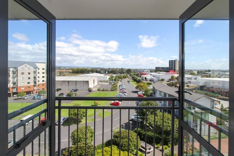 5B/10 Crown Lynn Place, New Lynn, Auckland