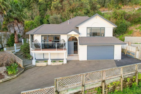 83 Kakariki Grove, Waikanae