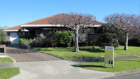 24 Cranbrook Grove, Waikanae