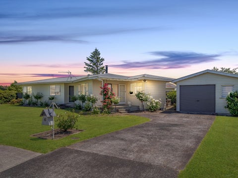 6 Fisher Place, Carterton