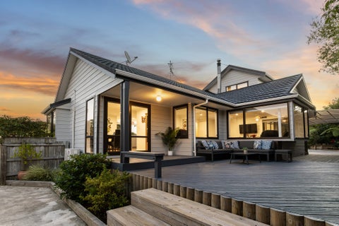 15 King Charles Drive, Kingsley Heights, Upper Hutt