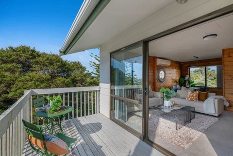 16 Noeleen Street, Glenfield, Auckland