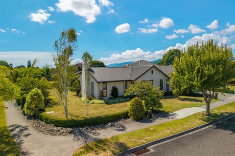 38 Hollybush Drive, Brightwater
