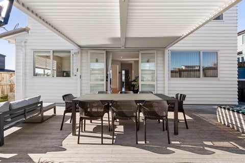 13 Thistle Close, Beachlands, Auckland