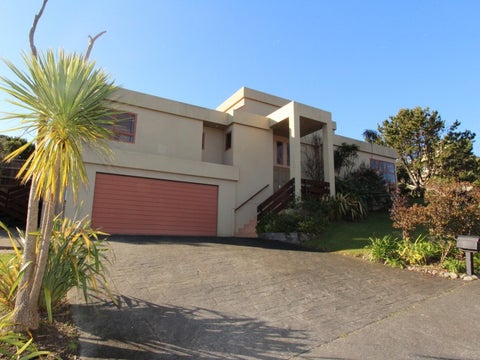 9 Joseph Banks Drive, Whitby, Porirua