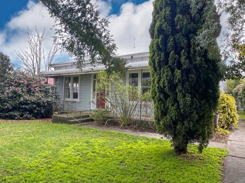 224 High Street South, Carterton