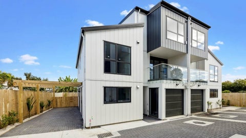 4/4 Waitaki Street, Henderson, Auckland
