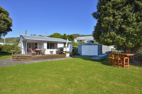 141 Newcastle Street, Mahia, Māhia