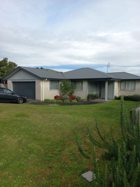 16 Rochfort Crescent, Pyes Pa, Tauranga
