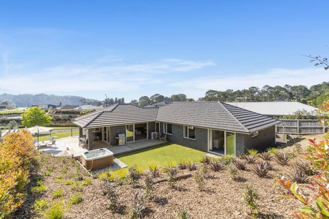 16 The Landing, Riverhead, Riverhead