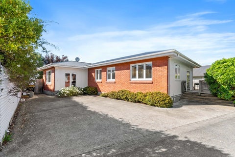 64 Cologne Street, Martinborough