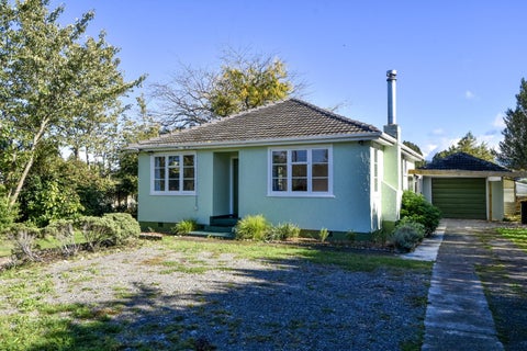 468 High Street South, Carterton