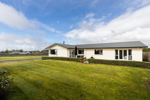 87 Monmouth Road, Pembroke