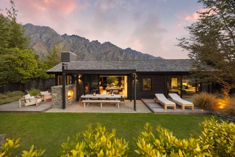 7 Reading Court, Jacks Point, QUEENSTOWN