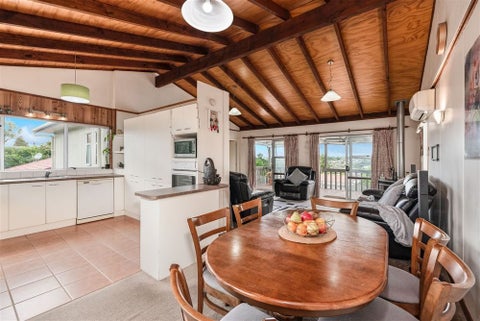 4/89A Royal Road, Massey, Auckland