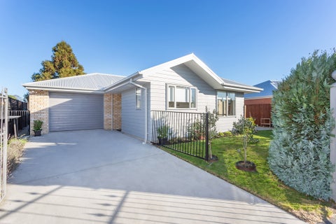 2A Sealy Place, Bryndwr, Christchurch