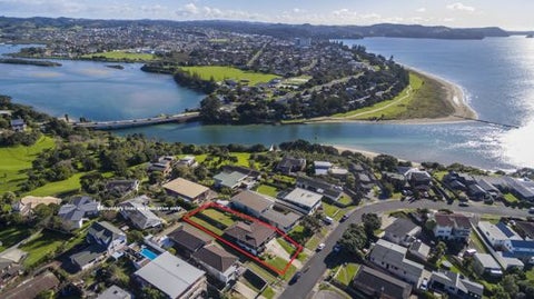 35 Rosario Crescent, Red Beach, Red Beach