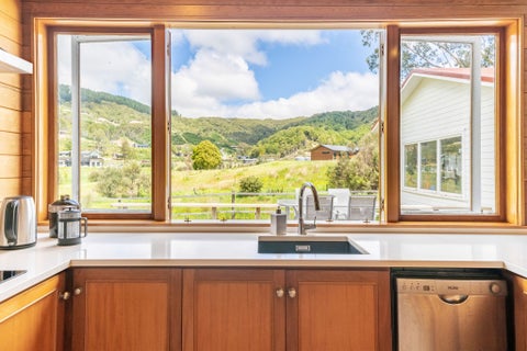 423 Katherine Mansfield Drive, Blue Mountains, Upper Hutt