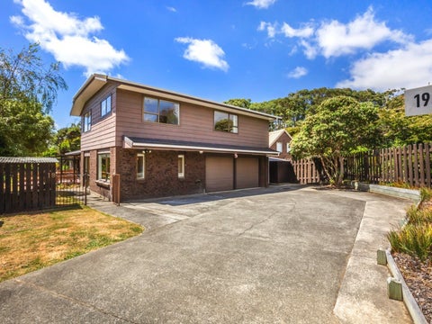 19 Longitude Place, Whitby, Porirua