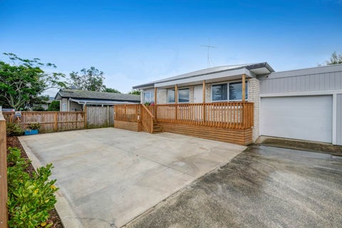 2/33F Springs Road, Parakai, Helensville