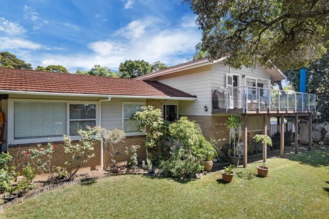 2 Tudward Glade, Hillcrest, Auckland