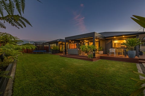 6 Stratford Court, Fitzherbert, Palmerston North