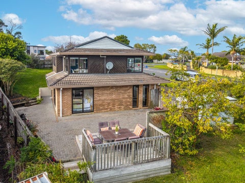 1 Lexington Drive, Botany Downs, Auckland