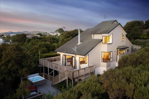 42 James Cook Drive, Whitby, Porirua