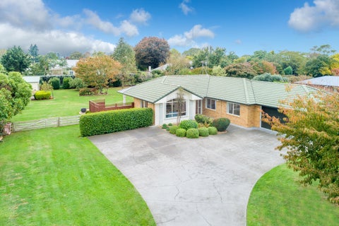 12 Shadbolt Drive, Leamington, Cambridge