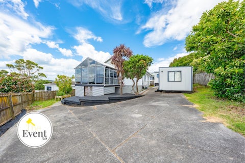 8 Grenadine Place, Unsworth Heights, Auckland