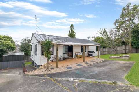 2/7 Maywood Crescent, Glen Eden, Auckland