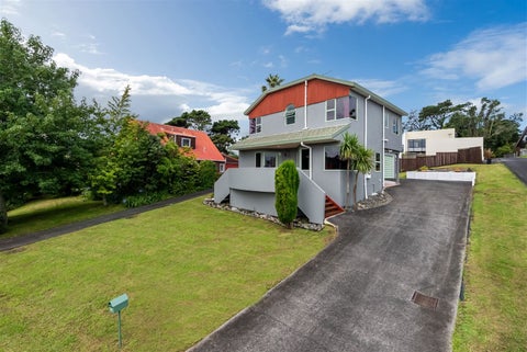 13 Redfern Lane, Glenfield, Auckland