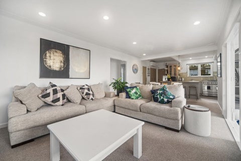 15 Torkar Road, Clarks Beach, Clarks Beach