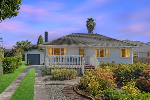 71 Beach Road, Te Atatu Peninsula, Auckland