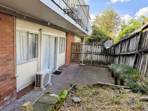 2/50 Gowing Drive, Meadowbank, Auckland