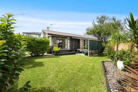 2/34 Tupaki Place, Pakuranga Heights, Auckland