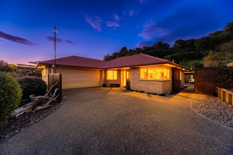 8 Leanne Way, Waikanae Beach, Waikanae