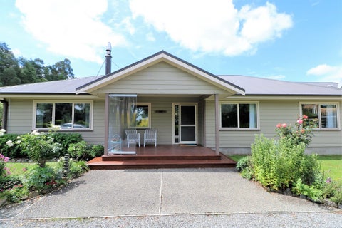 81 Lincoln Road, Carterton