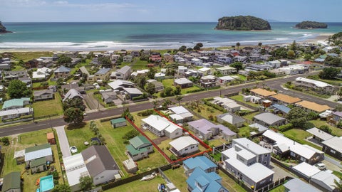 221 Ocean Road, Whangamata