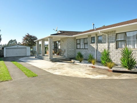 6 Anslow Place, Wakefield