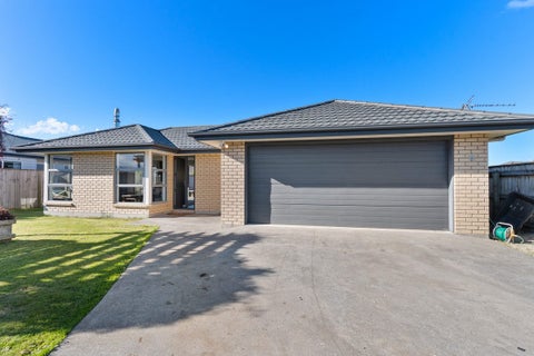 6 Austin Reid Avenue, Carterton