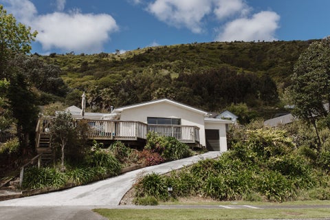 89 Kakariki Grove, Waikanae