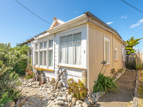 7 Seafront Road, Castlecliff, Whanganui