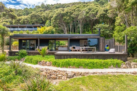 2/166 Ostend Road, Ostend, Waiheke Island