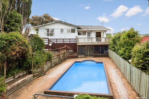 39 Easton Park Parade, Glenfield, Auckland