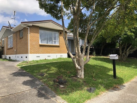2/1 Chesley Place, Half Moon Bay, Auckland