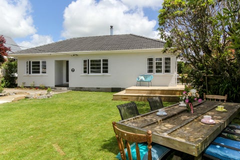 7 Omata Road, Westown, New Plymouth