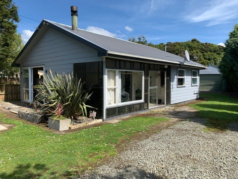 6 Wratten Road, Owaka