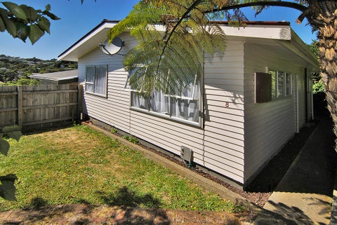 8A Stella Grove, Newlands, Wellington