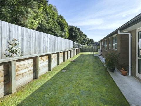 7 Banks Boulevard, Whitby, Porirua